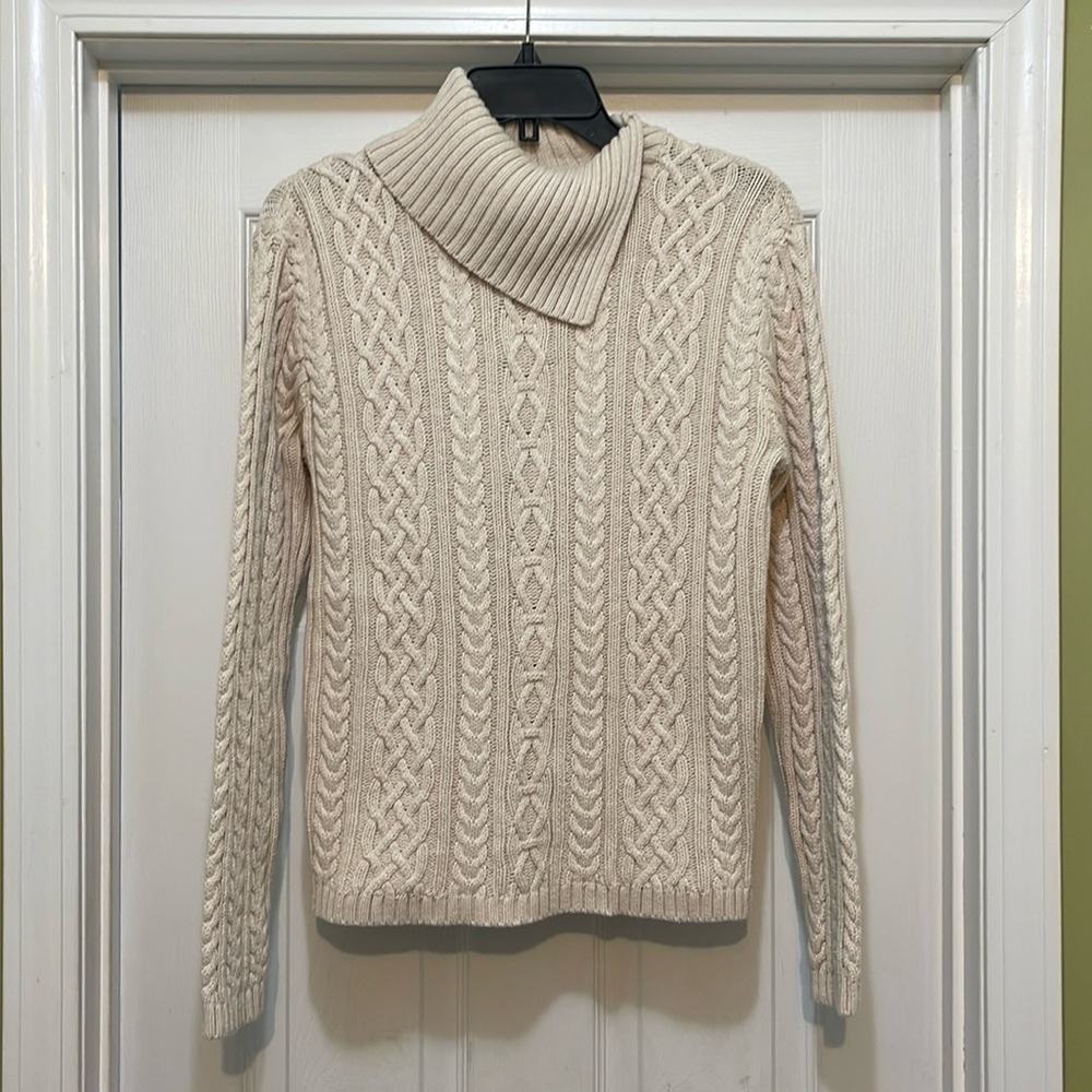Wainscott - light oatmeal color - chunky fisherman knit - split collar - size M